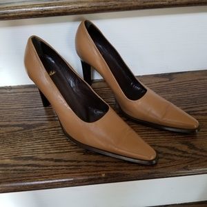 Rivista Italian Leather Pumps